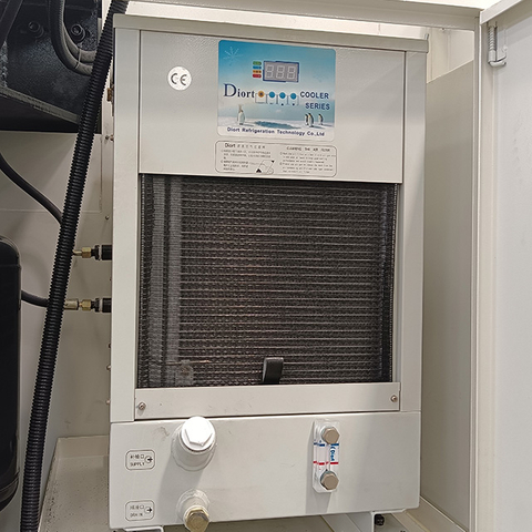 VMC1580 3 Eksenli CNC freze makinesi İsteğe bağlı 4 eksenli/5 eksenli Çinli üretici takım tezgahı